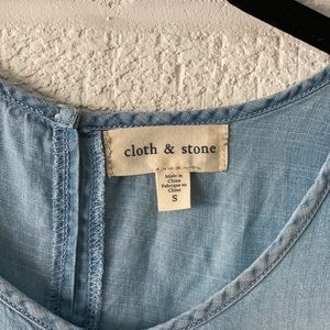 Cloth & Stone light and breezy chambray tank sz S
